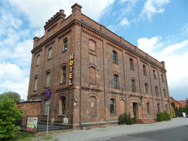 Hotel Maly Mlyn Stargard Szczeciński エクステリア 写真